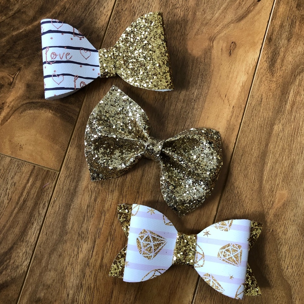 ✨Handmade✨Gold Glitter Clip Bows-Set of 3